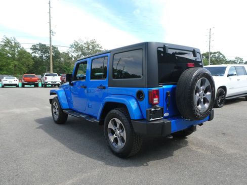 Used 2016 Jeep Wrangler Unlimited Sahara w/ Dual Top Group AWD/4WD image 9