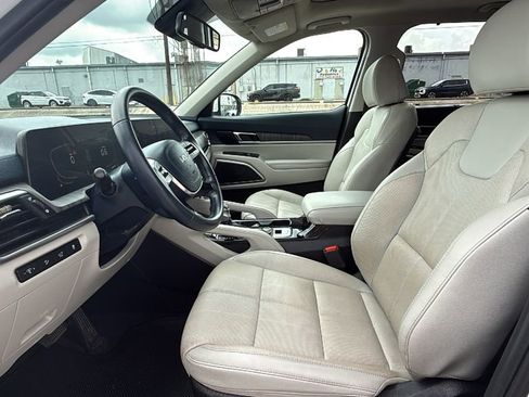 Used 2024 Kia Telluride EX w/ EX Captain's Chair Package FWD image 10