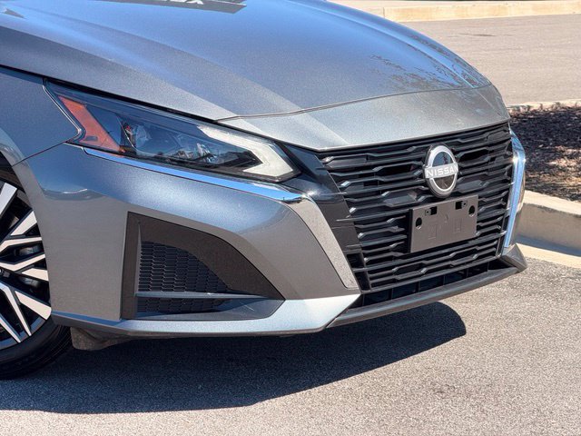 Used 2025 Nissan Altima 2.5 SV FWD image 3