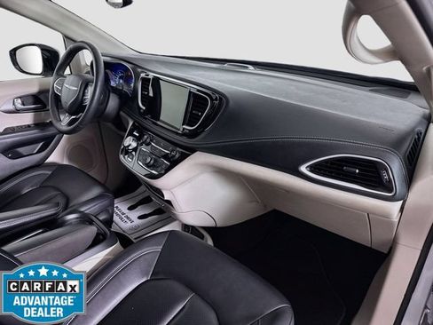 Used 2024 Chrysler Pacifica Limited FWD image 30