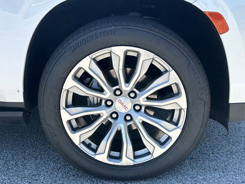 Used 2022 GMC Yukon Denali AWD/4WD image 12