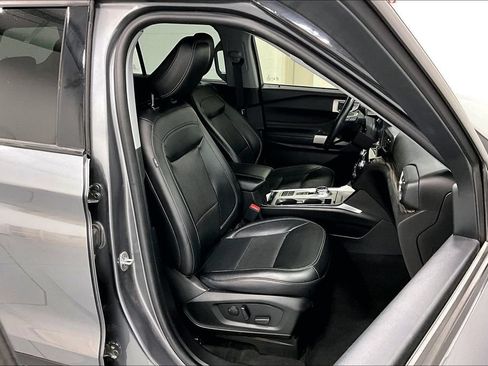 Used 2022 Ford Explorer Limited RWD image 9