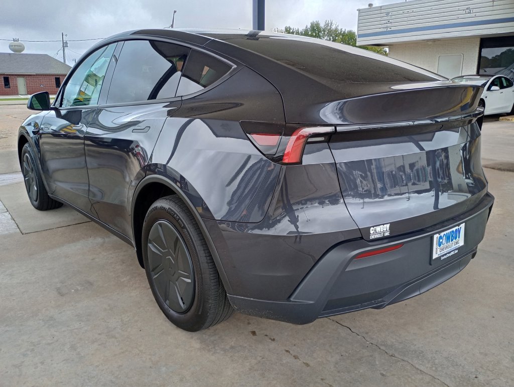 Used 2026 Tesla Model Y Long Range RWD image 4
