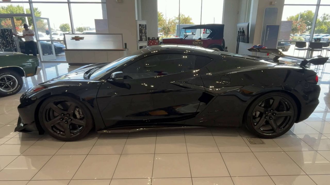 Used 2024 Chevrolet Corvette Z06 w/ Z07 Performance Package RWD image 4