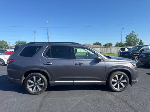 Used 2025 Honda Pilot Touring image 8