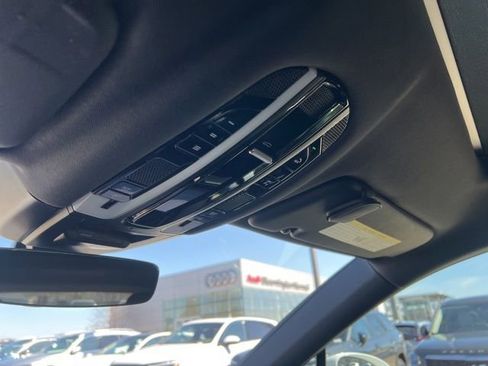 Used 2021 Porsche Cayenne Base image 17