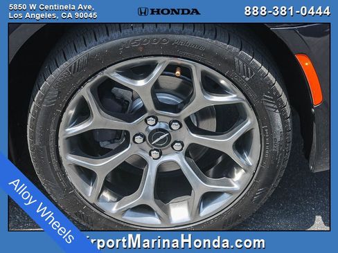 Used 2018 Chrysler 300 S RWD image 16