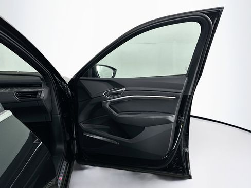 Used 2024 Audi Q8 e-tron Premium Plus w/ Premium Plus Package image 34