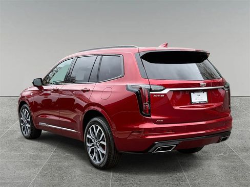 Used 2024 Cadillac XT6 Sport image 12