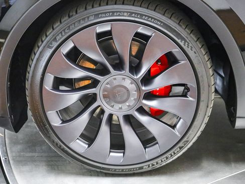 Used 2024 Tesla Model Y Performance AWD/4WD image 12