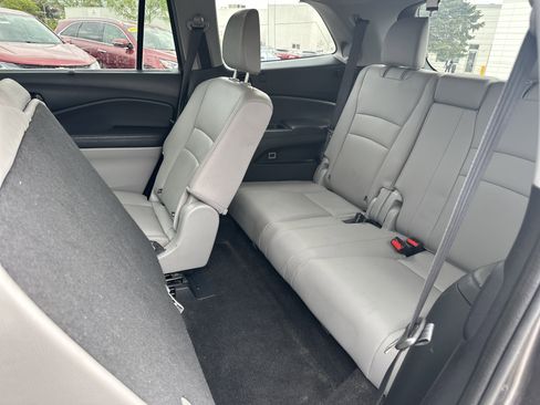 Used 2017 Honda Pilot Touring image 16