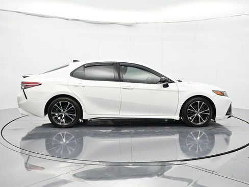Used 2018 Toyota Camry SE w/ Moonroof Package image 4