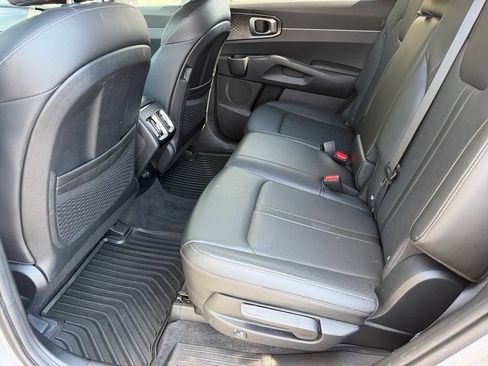 Used 2025 Kia Sorento S w/ Panoramic Sunroof Package FWD image 13