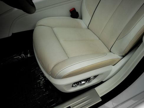 Used 2022 Rolls-Royce Ghost AWD/4WD image 32