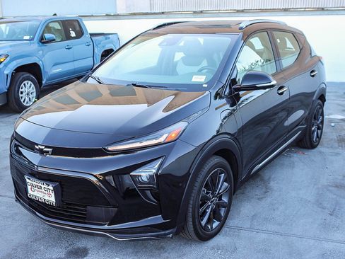 Used 2022 Chevrolet Bolt EUV Premier w/ Launch Edition image 3