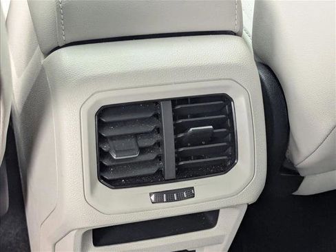 Used 2023 Volkswagen Tiguan SE R-Line image 15