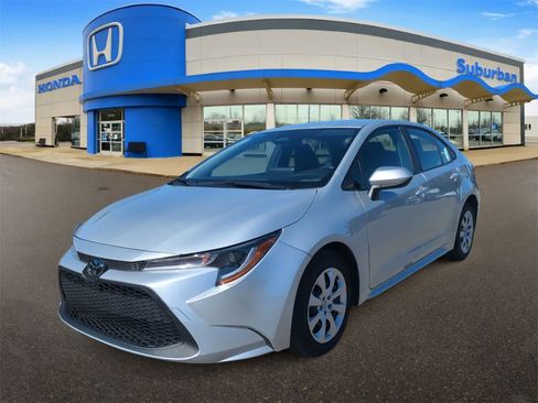 Used 2025 Toyota Corolla LE image 4