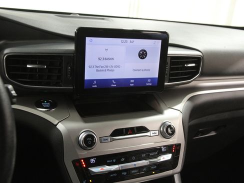 Certified 2021 Ford Explorer XLT w/ Equipment Group 202A image 10