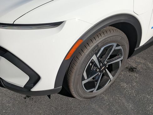 New 2026 Chevrolet Equinox EV LT image 10