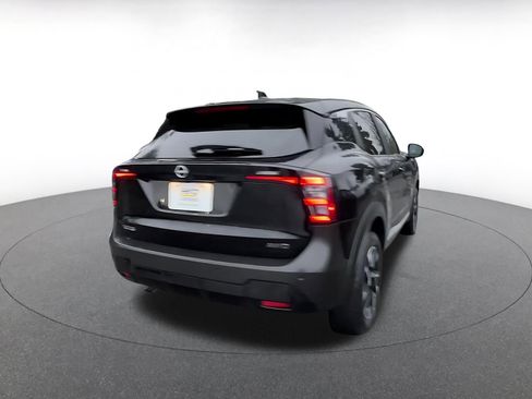 Used 2025 Nissan Kicks SV image 15