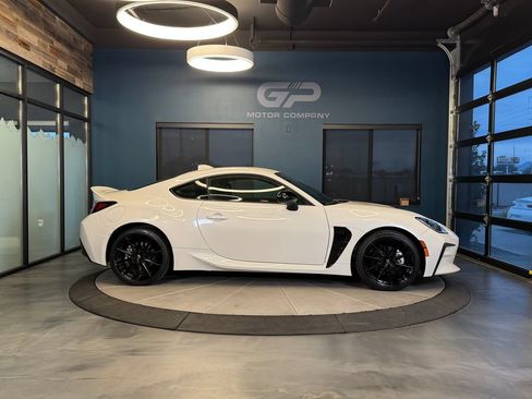 Used 2022 Toyota GR86 Premium RWD image 2