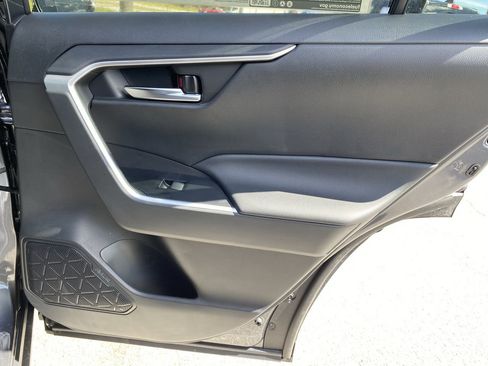 Used 2021 Toyota RAV4 XLE w/ Convenience Package FWD image 33