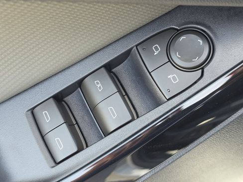 Used 2026 Chevrolet Equinox LT w/ Convenience Package II FWD image 23