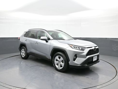 Certified 2021 Toyota RAV4 XLE image 4