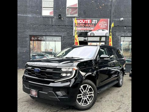Used 2025 Ford Expedition Max Active AWD/4WD image 1