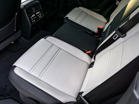 Used 2024 Porsche Cayenne S image 32