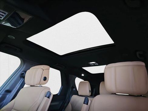 New 2025 Land Rover Discovery Dynamic SE image 28