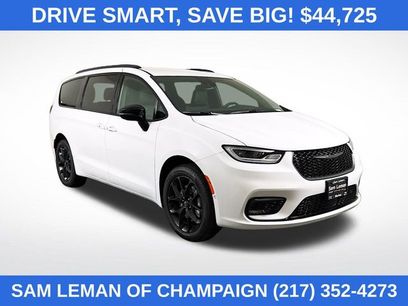 New 2026 Chrysler Pacifica Select w/ S Appearance Package