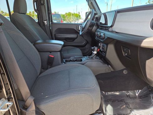 Used 2024 Jeep Wrangler Unlimited Sport AWD/4WD image 10