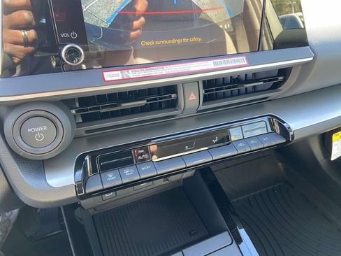 New 2026 Toyota Prius LE FWD image 20