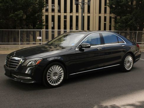 Used 2019 Mercedes-Benz S 560 4MATIC Sedan w/ Premium Package image 3