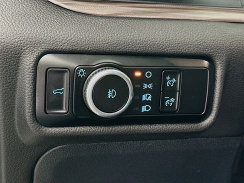 Used 2024 Ford Explorer Limited image 17