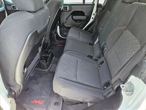 Used 2025 Jeep Gladiator Mojave w/ Convenience Group image 17