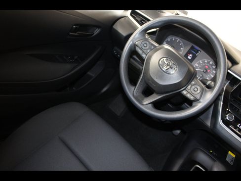 Used 2025 Toyota Corolla LE w/ LE Premium Package FWD image 17