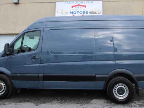 Used 2018 Mercedes-Benz Sprinter 2500 image 4