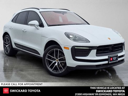 Used 2025 Porsche Macan AWD/4WD image 1