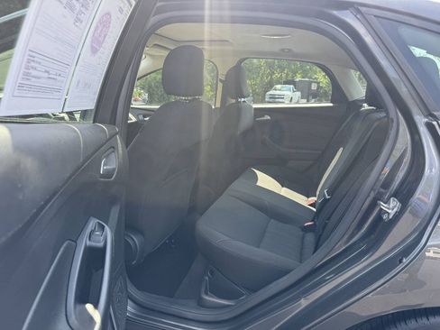 Used 2015 Ford Focus SE w/ Reverse Sensing Package FWD image 17