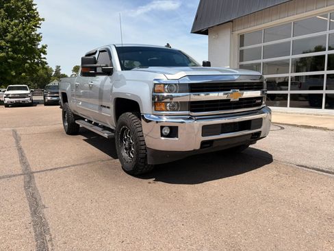 Used 2015 Chevrolet Silverado 2500 LT w/ LT Convenience Package AWD/4WD image 2