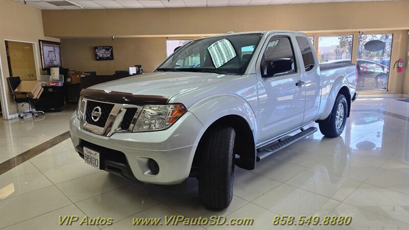 Used 2018 Nissan Frontier SV RWD image 2