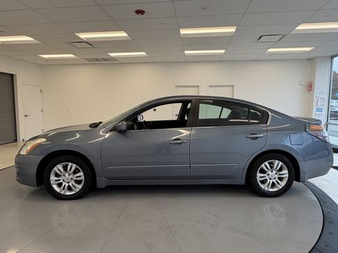 Used 2011 Nissan Altima 2.5 S w/ Special Edition Pkg image 4