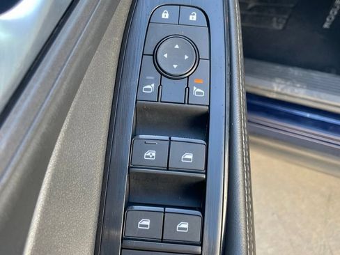 Used 2024 Nissan Rogue SV FWD image 15