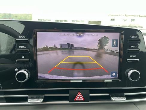 Used 2022 Hyundai Elantra SEL w/ Convenience Package FWD image 23