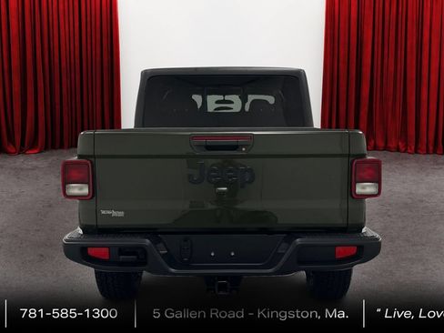 Used 2022 Jeep Gladiator Sport AWD/4WD image 6