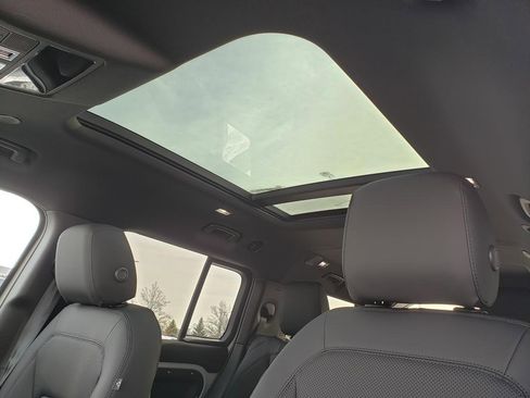 New 2026 Land Rover Defender 130 X-Dynamic SE image 21