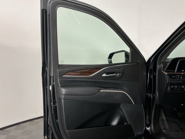 Used 2021 Cadillac Escalade Premium Luxury w/ Heavy-Duty Trailer Package AWD/4WD image 12