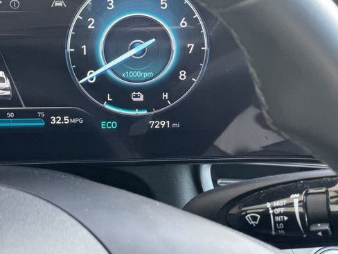 Used 2025 Hyundai Elantra Limited image 21